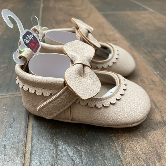 NWT Infant Beige Maryjane Crib Shoes - size 3 - Picture 2 of 6